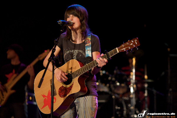 Laura Kloos (live beim Rock im Quadrat, 2008)
Foto: Michael Kies